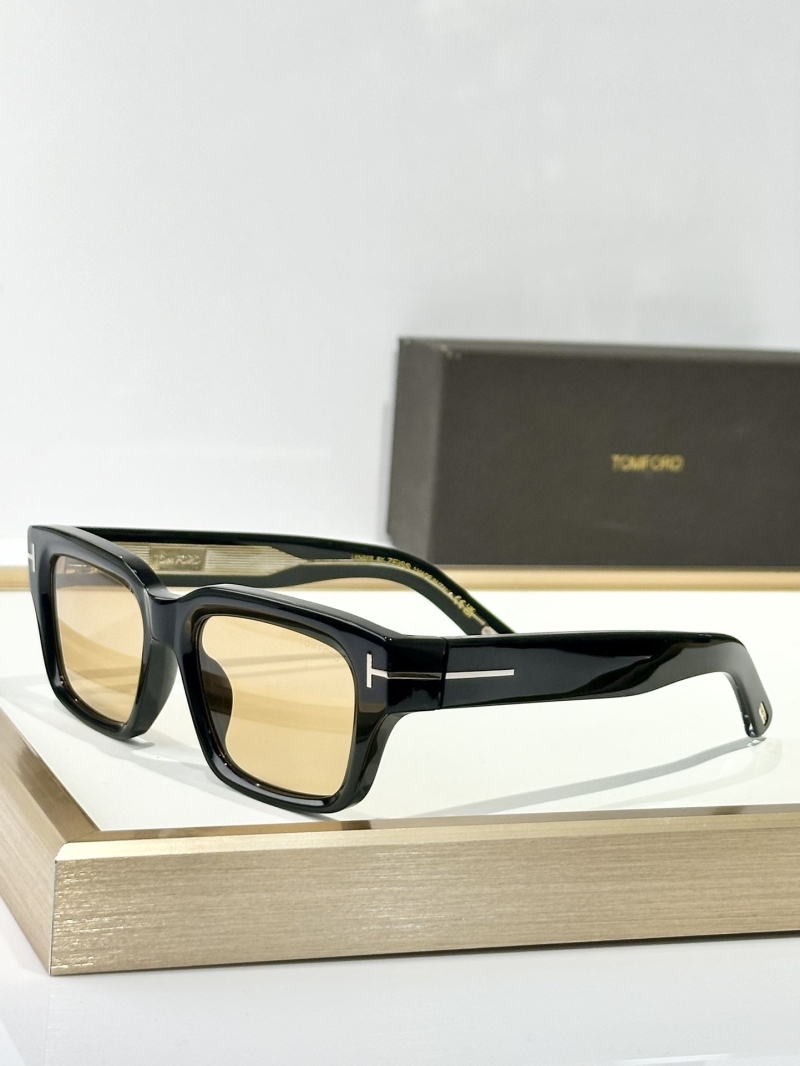 TOM FORD